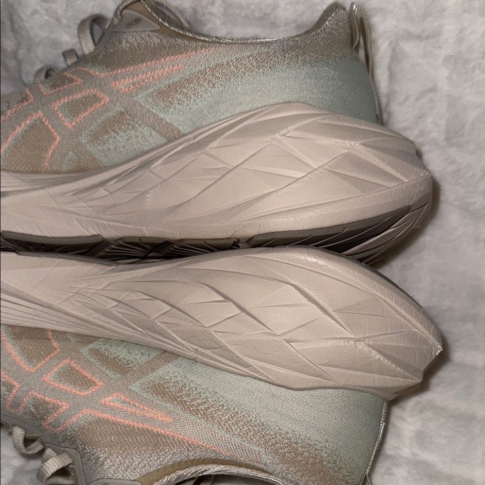 ASICS NOVABLAST 4 Oatmeal Moonrock Women’s 9.5 Running Shoes Sneakers - Picture 16 of 16